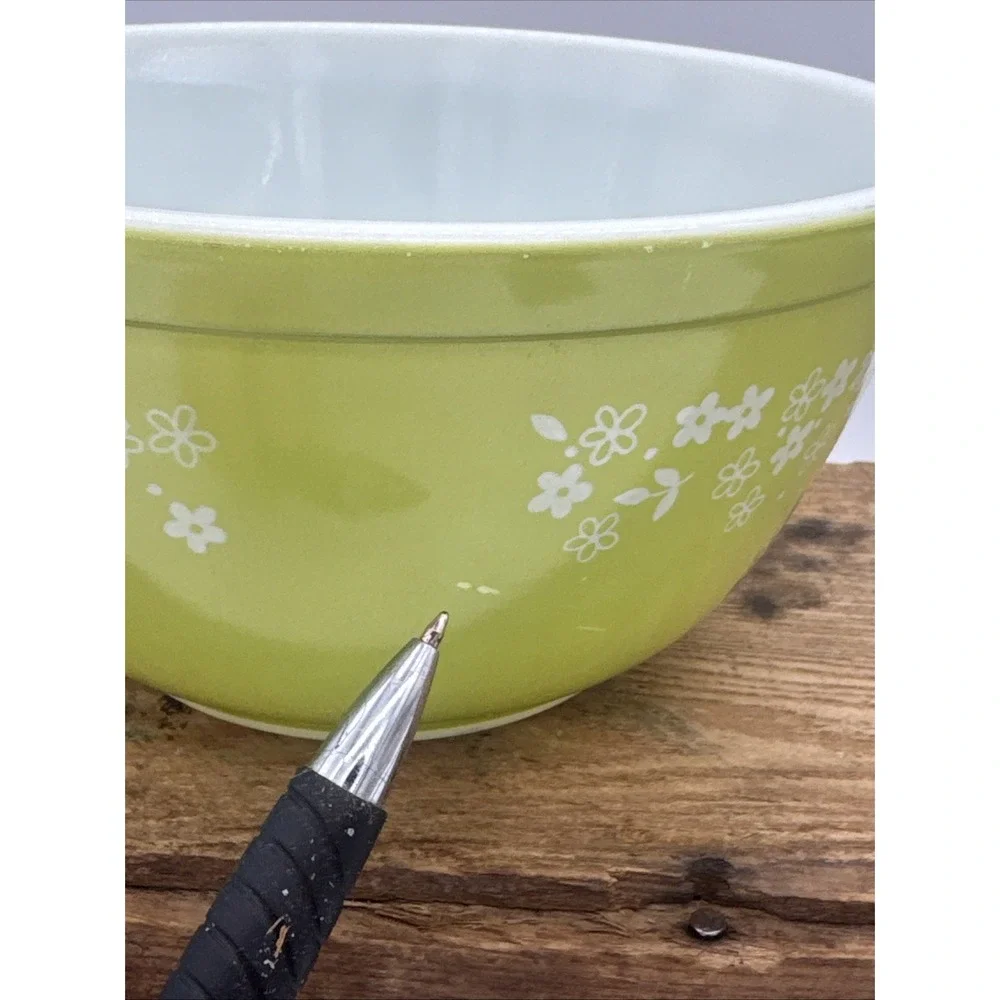 Vintage Pyrex 402 Spring Blossom Crazy Daisy Lime Green Mixing Bowl, 1 1/2 Quart